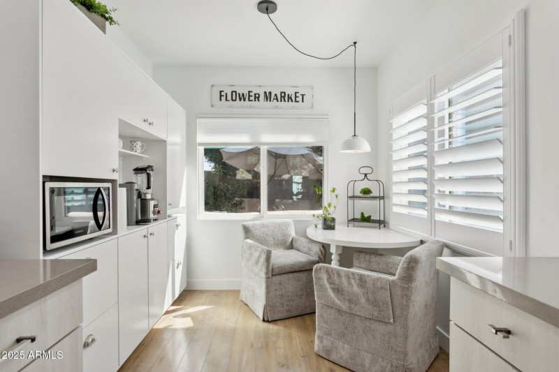 Eat in kitchen