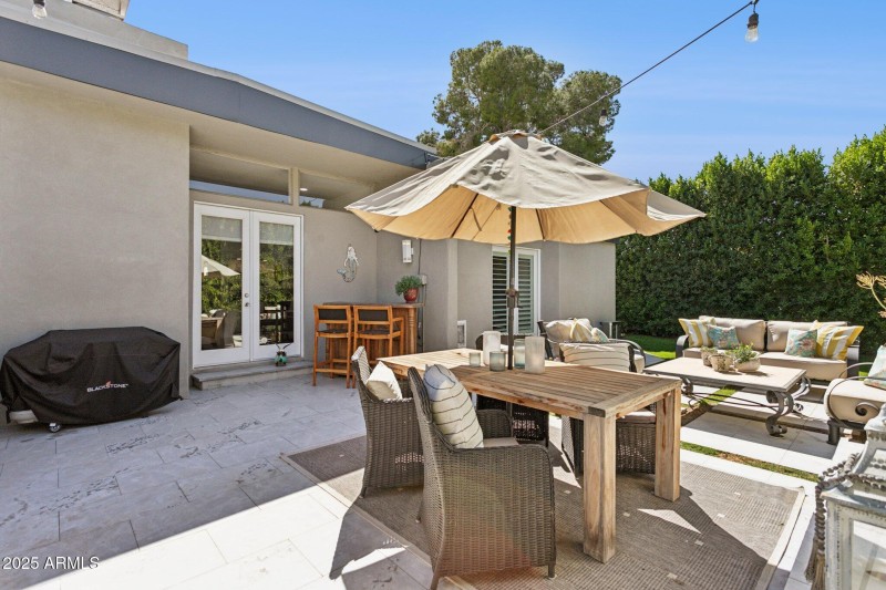 Outdoor dining and living