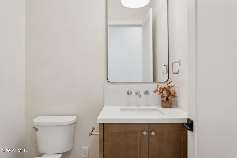 22-web-or-mls-2942-n-47th-pl