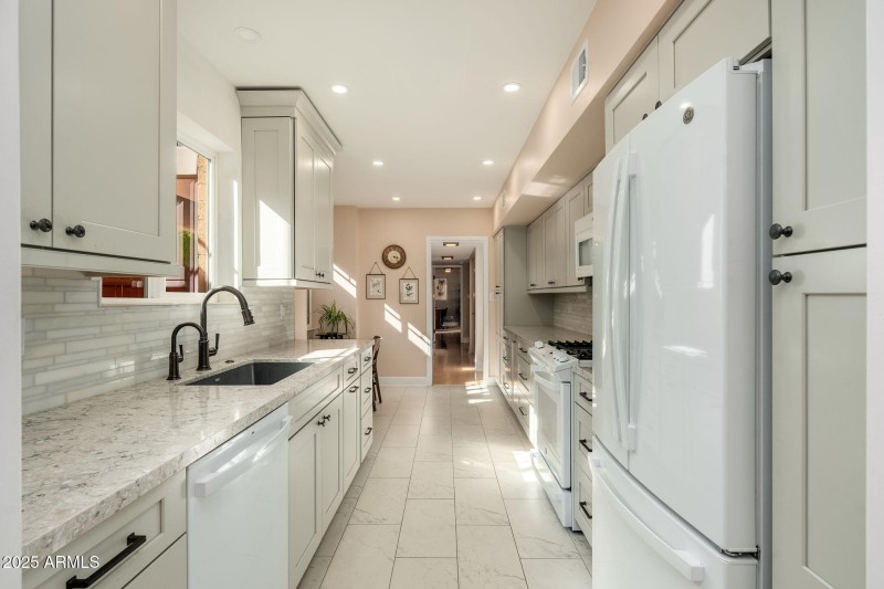 123 E Palm Ln UNIT A - 14