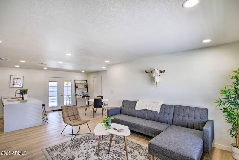 09ea56c7-3330-438b-bc78-fb4cc4300b03