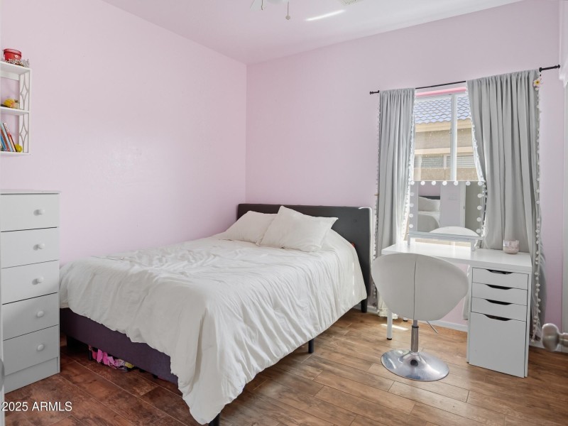 Raymond St 00013