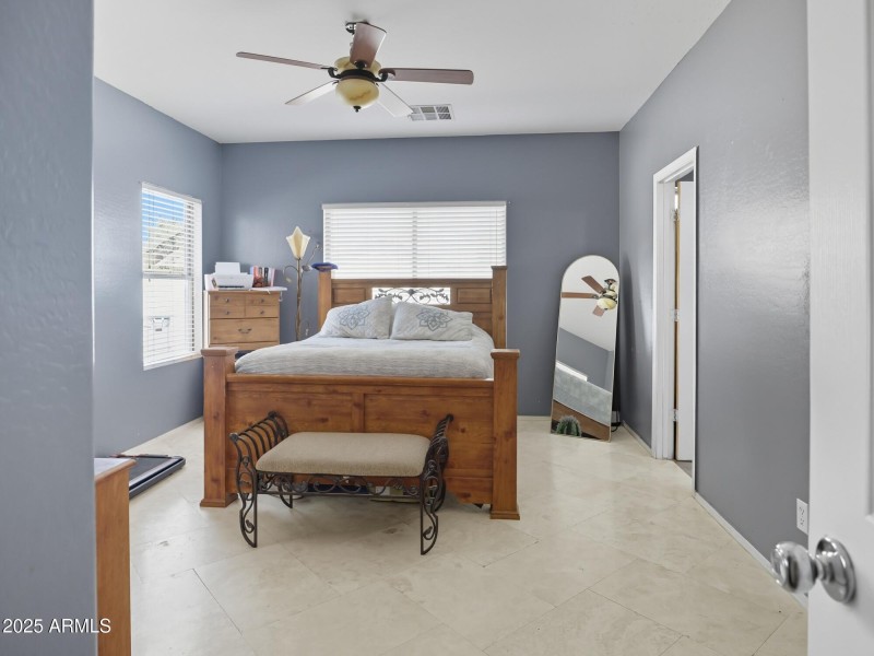 Raymond St 00015
