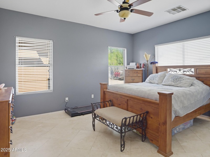 Raymond St 00016