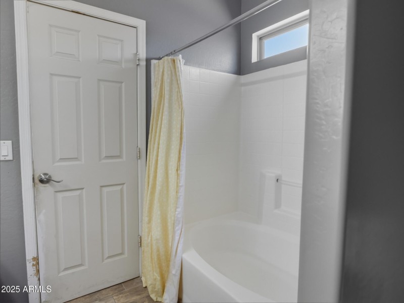 Raymond St 00018