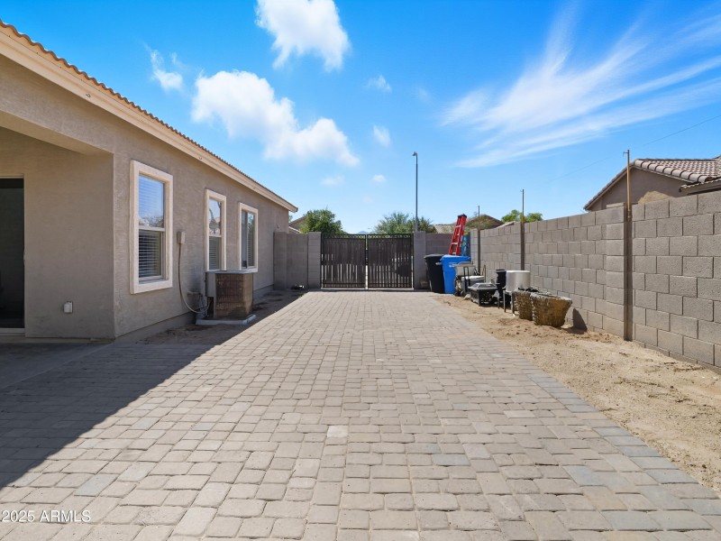 Raymond st 00023