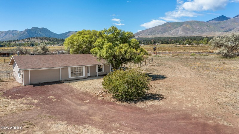 6040 E Robles-011