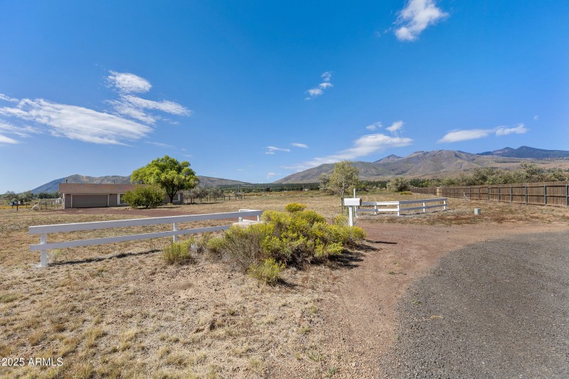 6040 E Robles-012