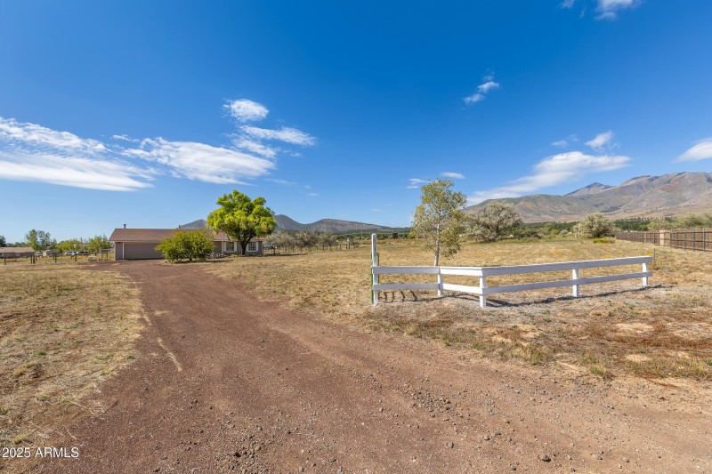 6040 E Robles-013