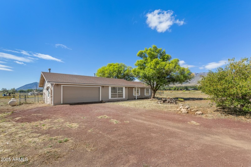 6040 E Robles-015