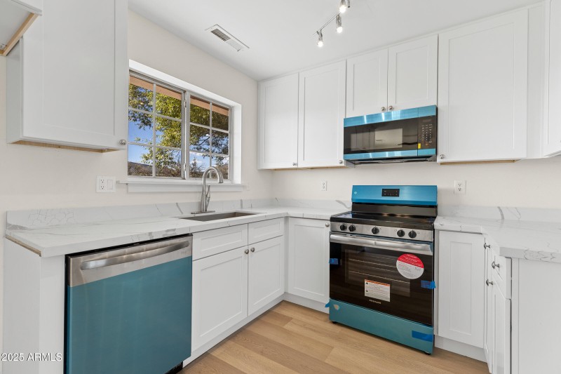 6040 E Robles-020