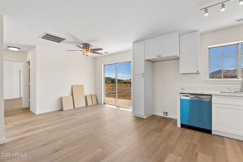 6040 E Robles-021