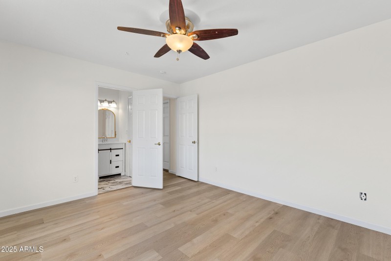6040 E Robles-023