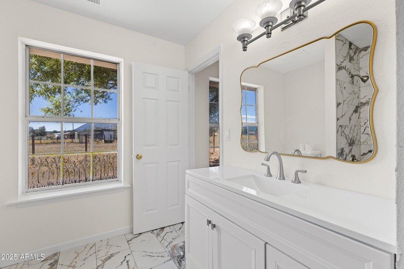 6040 E Robles-027