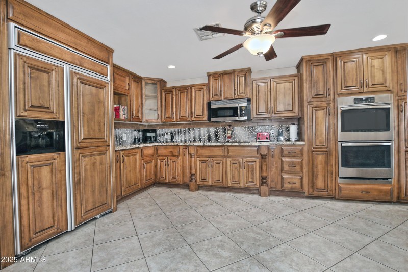 Gourmet kitchen