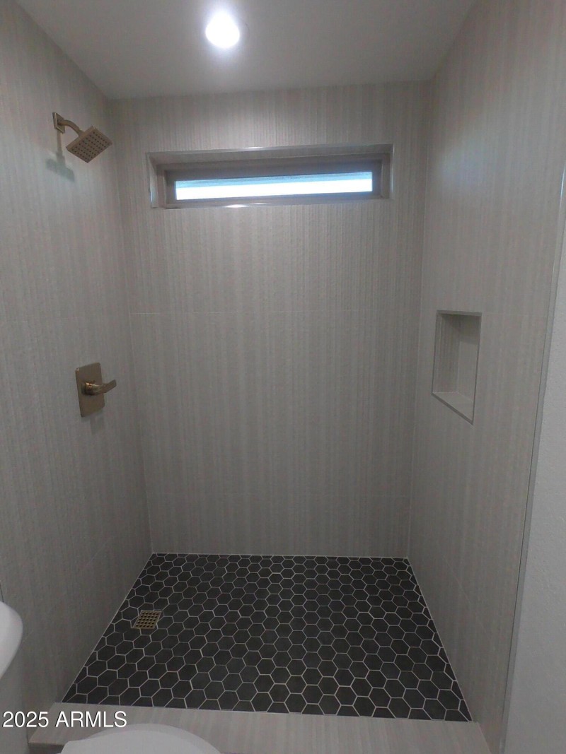 hall-shower