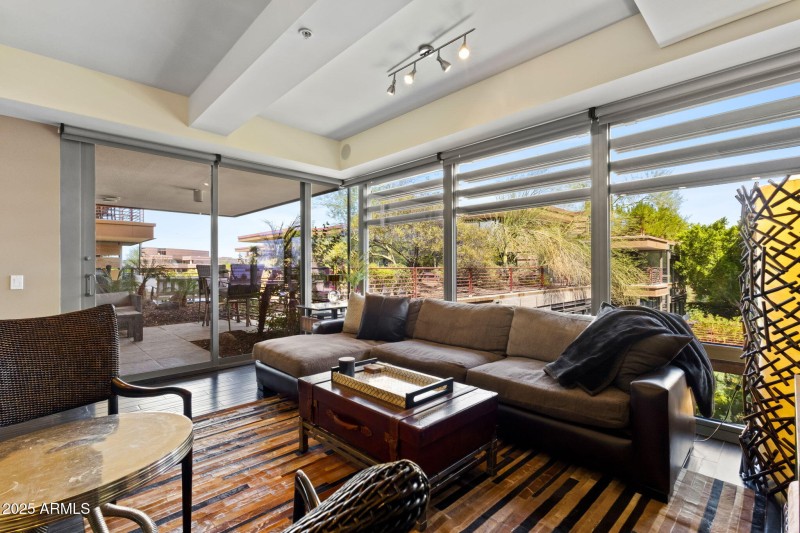 32-web-or-mls-7147-e-rancho-vista-dr