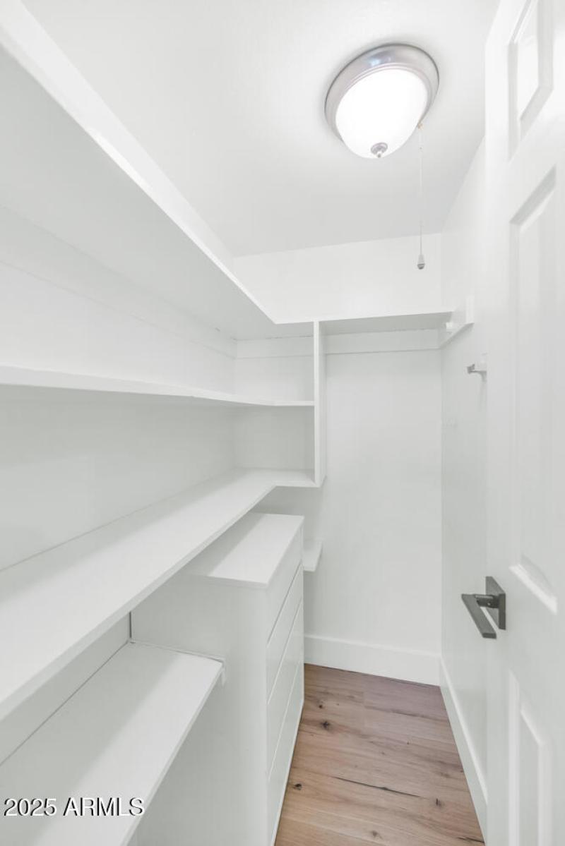 4027 E Campbell Ave-large-008-016-TOD821