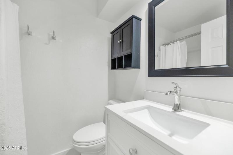 4027 E Campbell Ave-large-019-026-TOD823