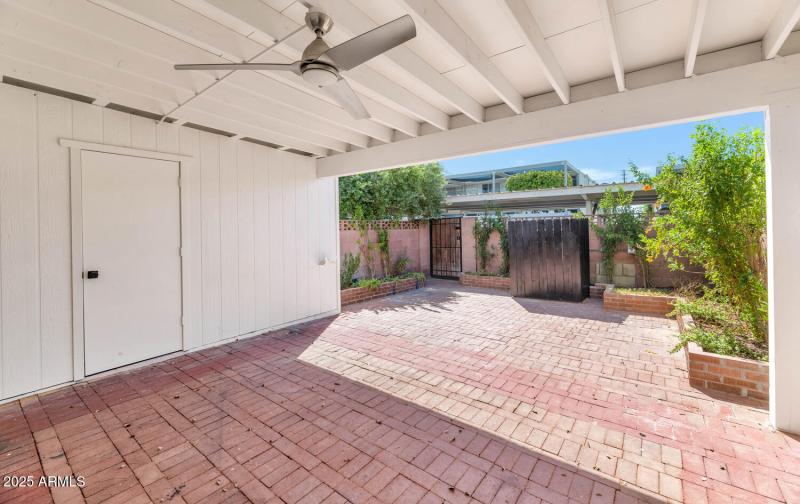 4027 E Campbell Ave-large-022-023-TOD823