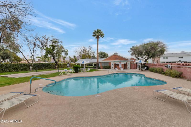 4027 E Campbell Ave-large-024-001-N 40th