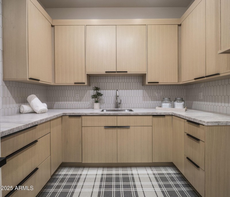 Large Laundry Rm