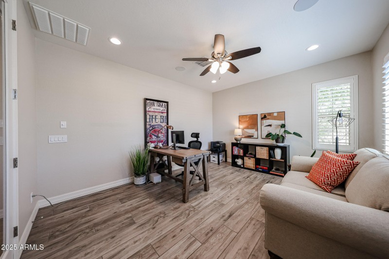 Den/Flex Room
