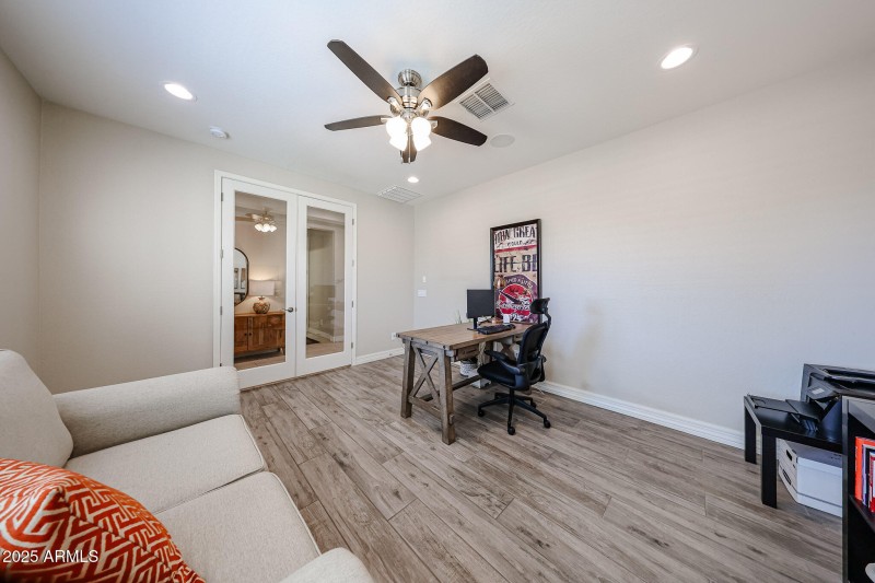 Den/Flex Room