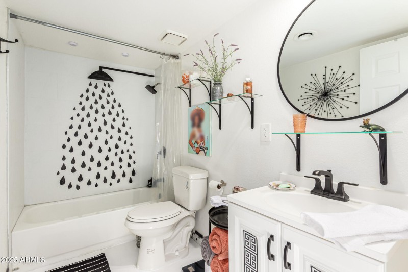 2nd Bathroom