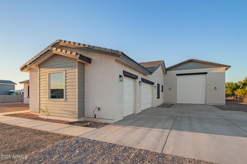 3 CAR & RV GARAGE