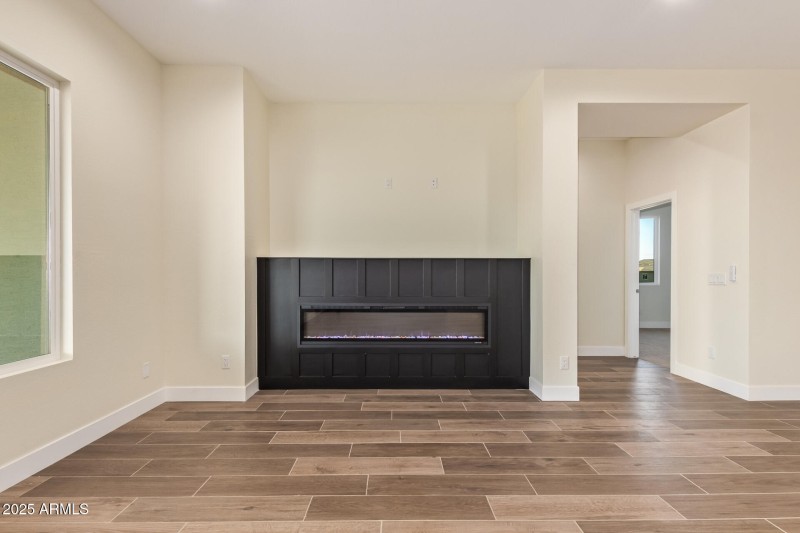 ELECTRIC FIREPLACE