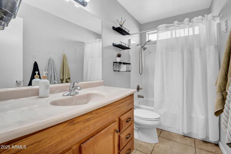 18-web-or-mls-6064 E Ingram St-18