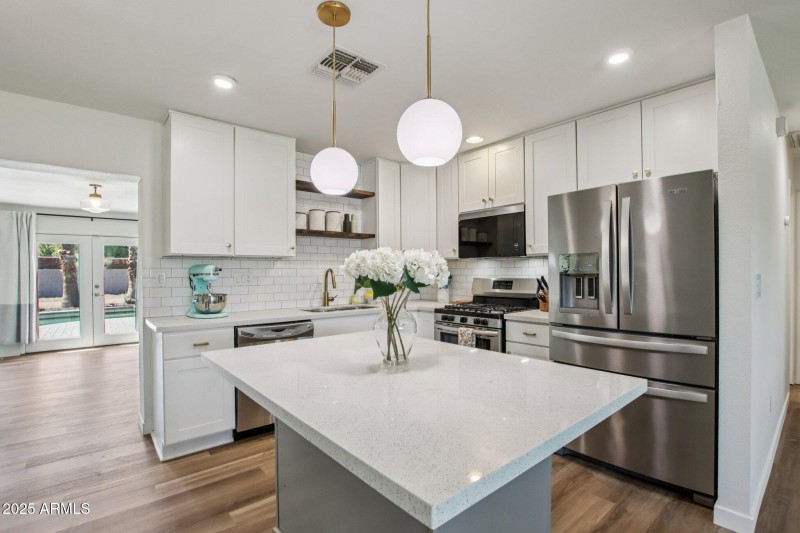 15-web-or-mls-N 26th St-S2509-015