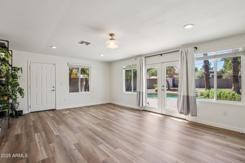 7-web-or-mls-N 26th St-S2509-007