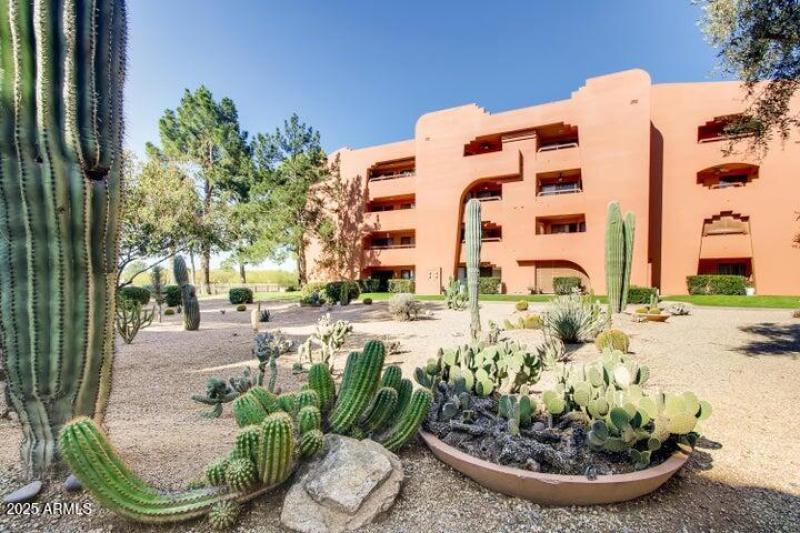 Anasazi Village grounds 02