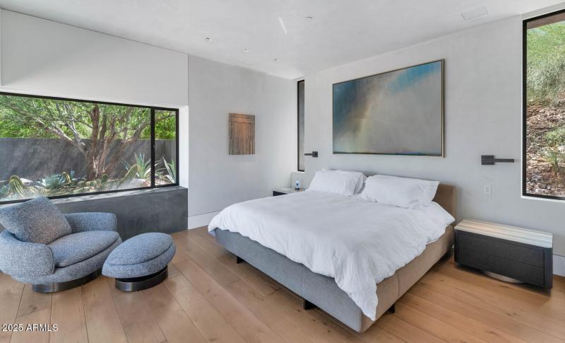 4446 E Mockingbird Ln-large-071-075-4446