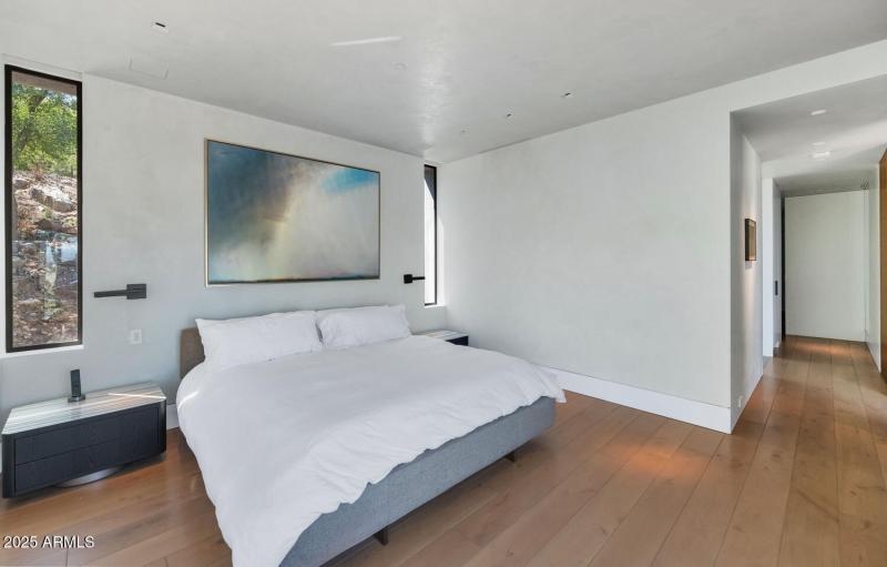 4446 E Mockingbird Ln-large-073-077-4446