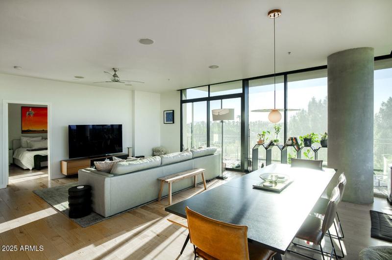 208 W PORTLAND ST 460