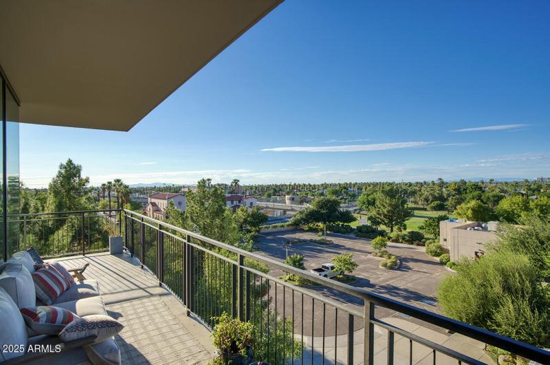 208 W PORTLAND ST 460