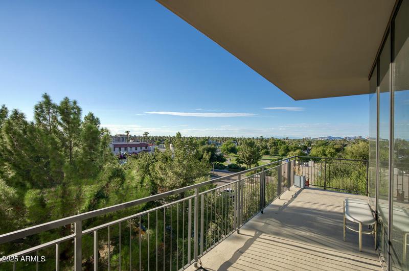 208 W PORTLAND ST 460