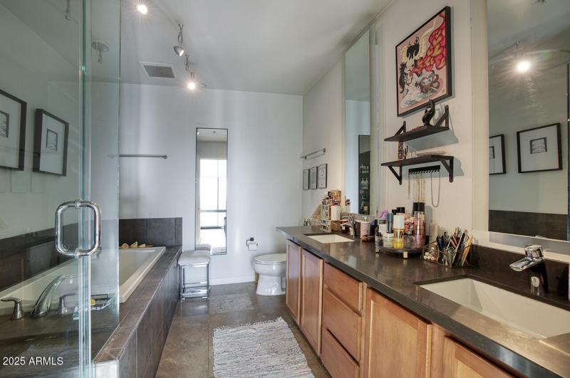 208 W PORTLAND ST 460