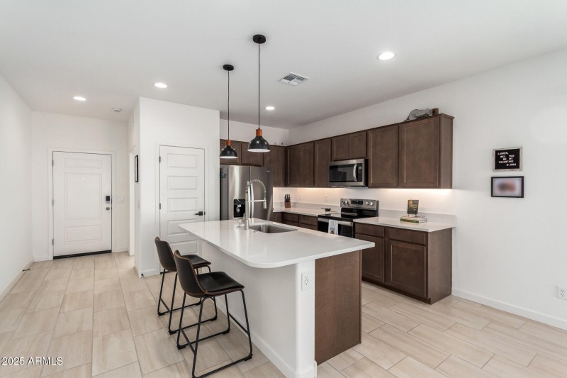 Eat In Kitchen/Breakfast Bar