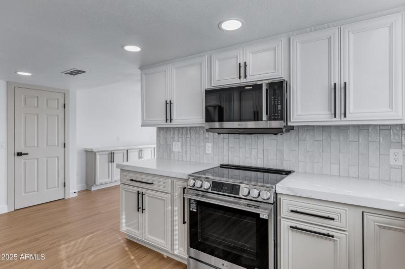 6814 S Carney Ave-13