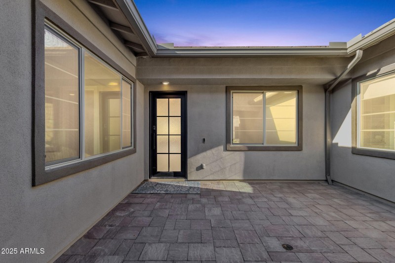 3-web-or-mls-1266-e-donato-dr