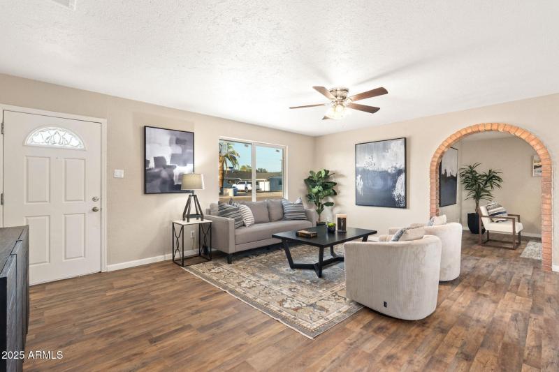 6223 W EARLL Drive, Phoenix, AZ