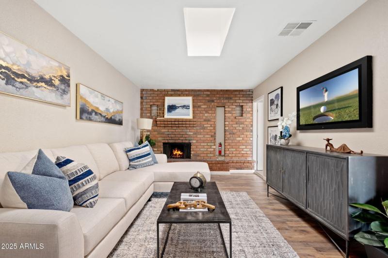 6223 W EARLL Drive, Phoenix, AZ