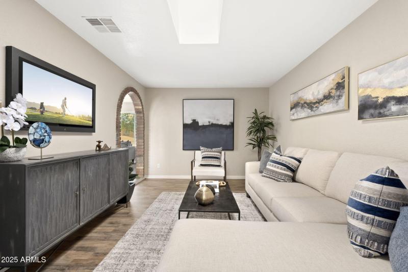 6223 W EARLL Drive, Phoenix, AZ