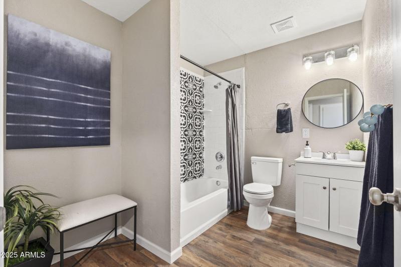 6223 W EARLL Drive, Phoenix, AZ