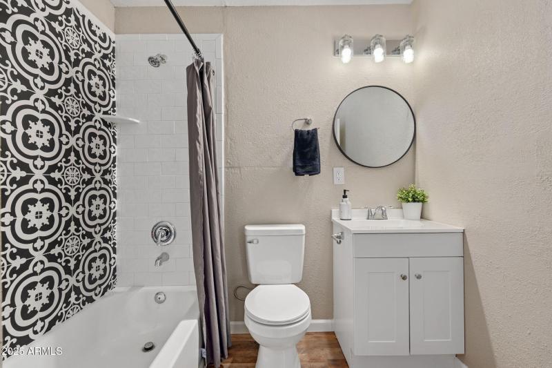 6223 W EARLL Drive, Phoenix, AZ