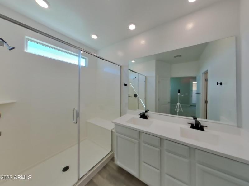 6_pc_27OX9OYsQp_rO29BA8WII_layout_0